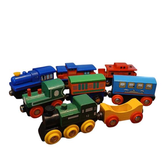 Multicolor Magnetic Wooden Plastic Trains Lot of 8 Cars Thomas Compatible - Picture 1 of 10